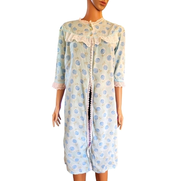 Vintage Blue Rose Robe - Picture 1 of 6